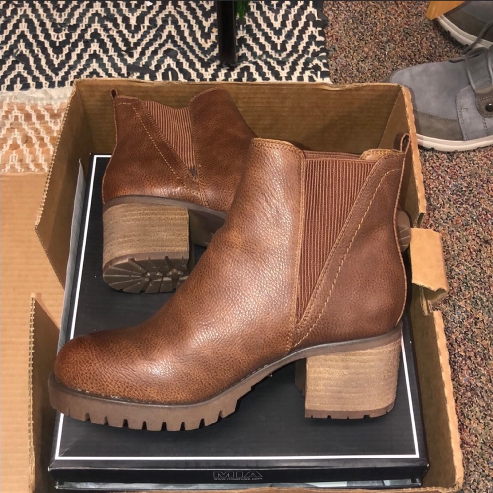 MIA luggage booties